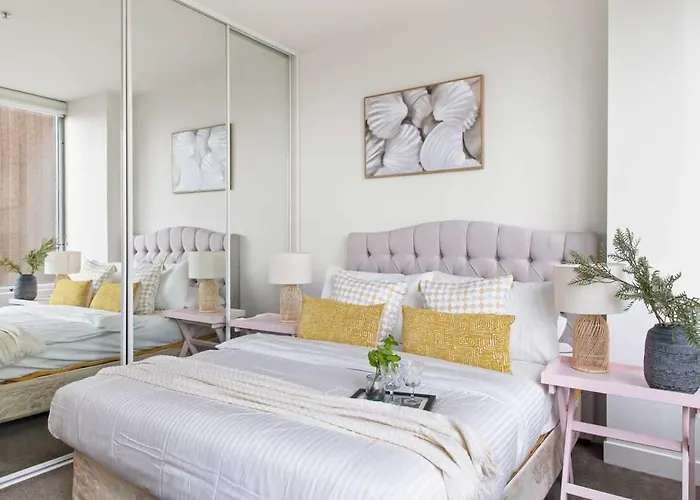 A Cozy 2Br Apt On Collins Near Flinders Station