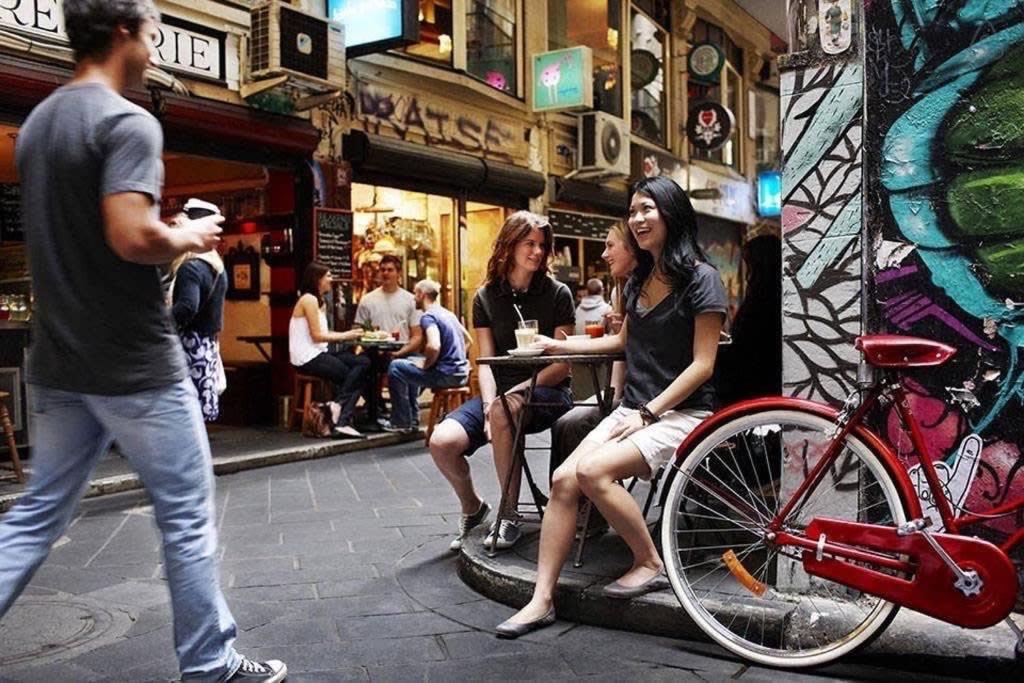 A Cozy 2br On Collins Near Flinders Station