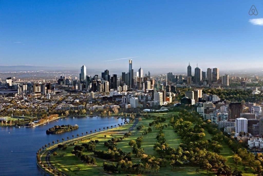 A Cozy 2br On Collins Near Flinders Station Apartment Melbourne